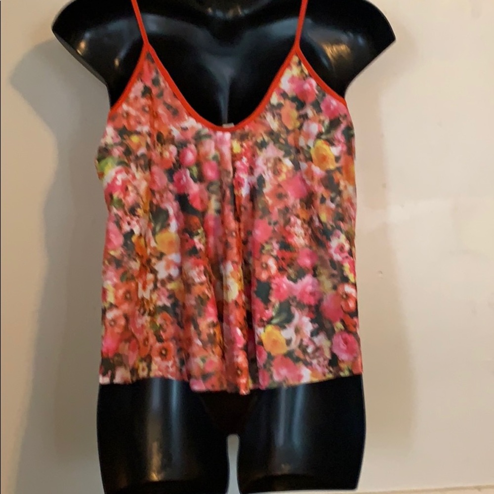 🌸 CUTE FLORAL TOP🌸 - Picture 2 of 3